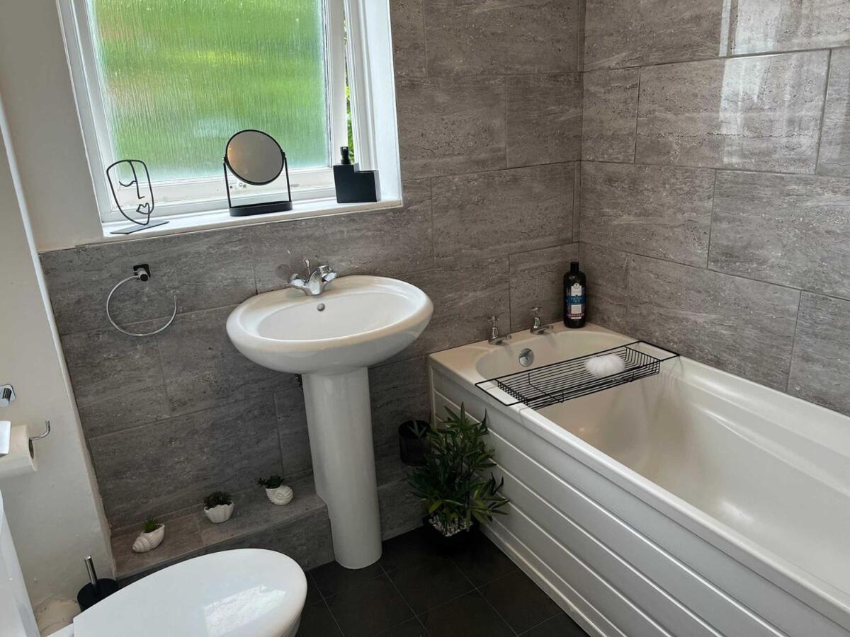 Apartment Stylish 2br - - Centre & St - Parking *