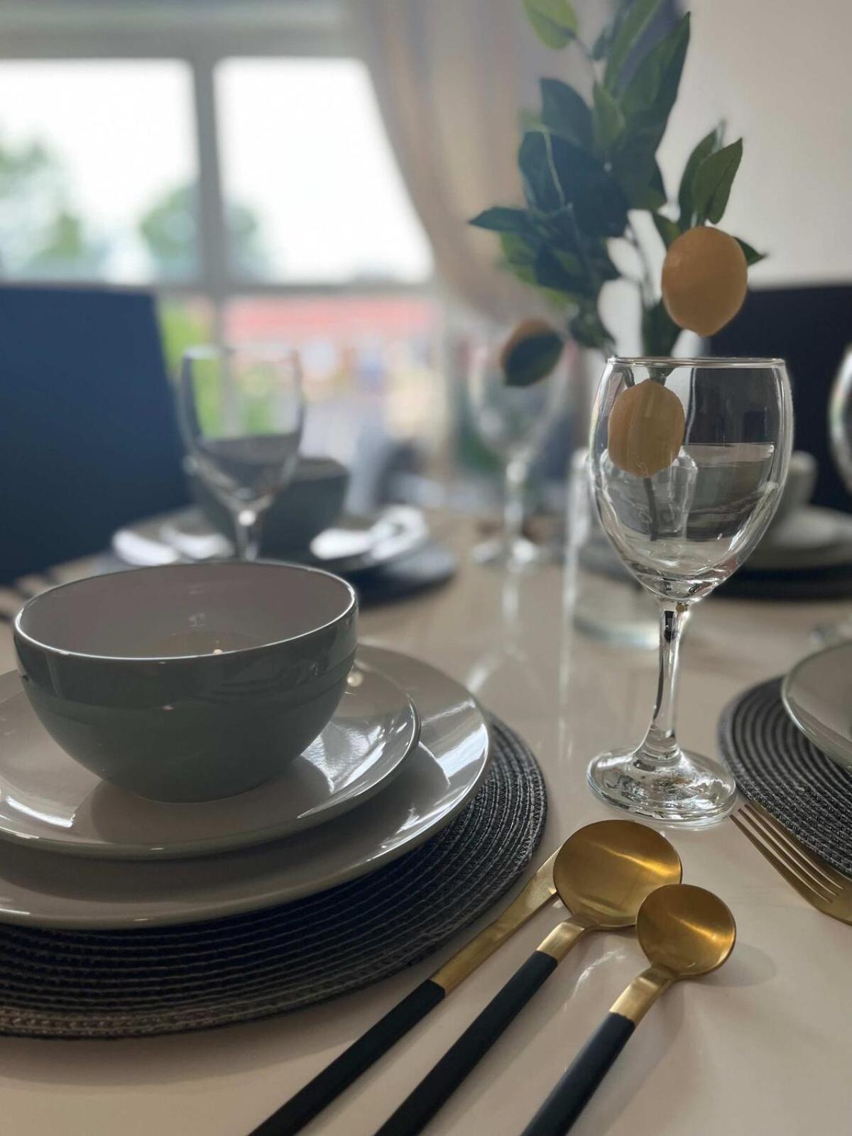 Apartment Stylish 2br - - Centre & St - Parking *