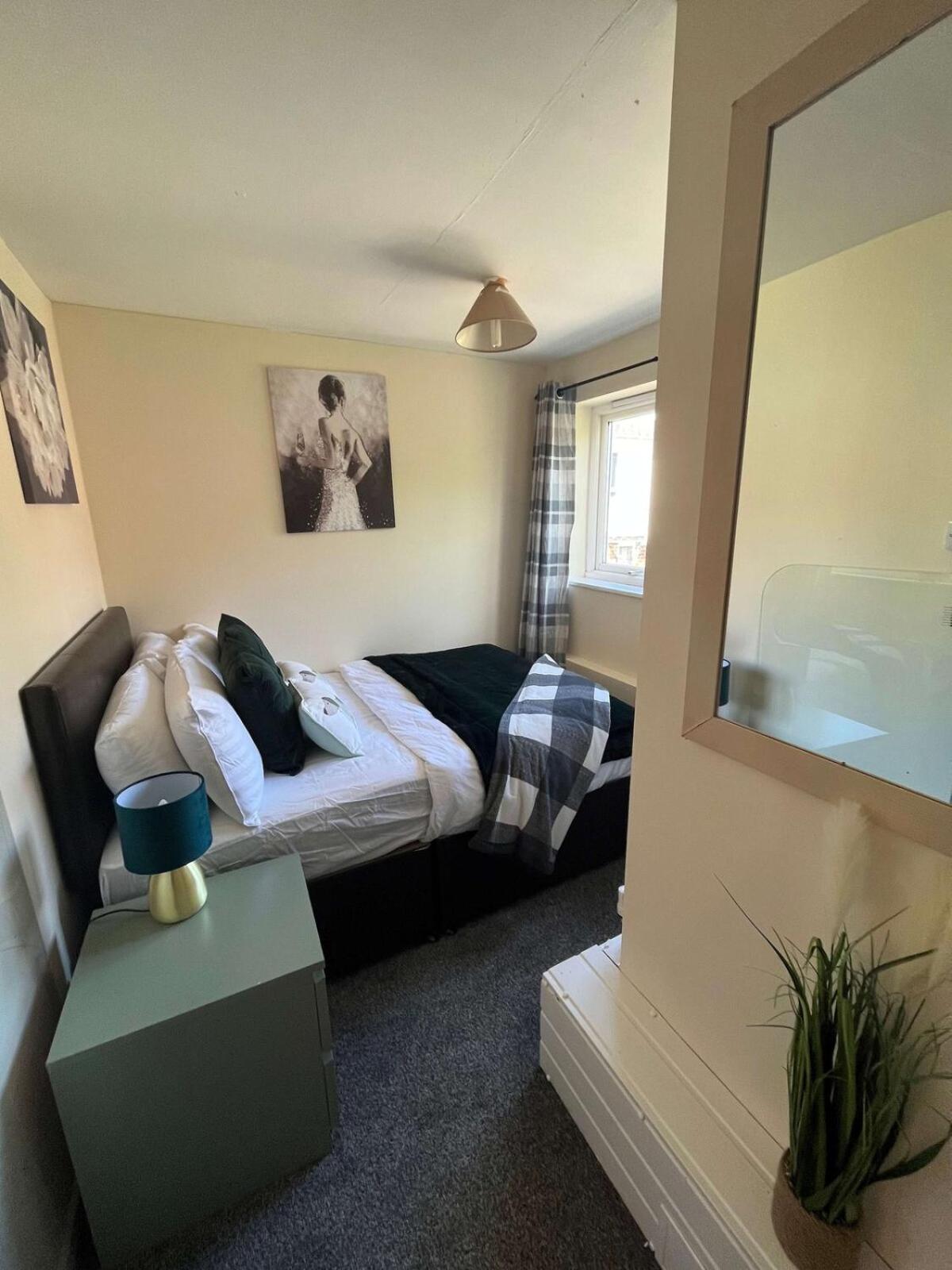 Stylish 2br - - Centre & St - Parking *